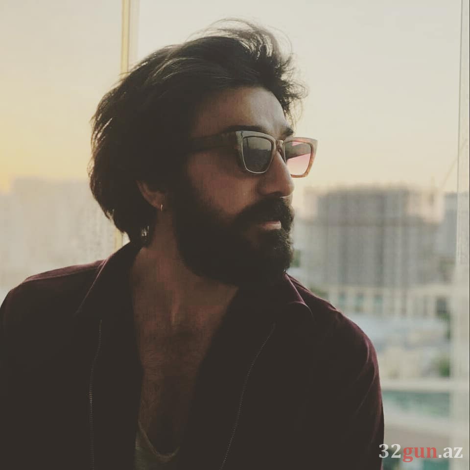 Deputat Aqil Məmmədov sırğalı oğlunamədəniyyət sahəsində iş axtarır (FOTOLAR)